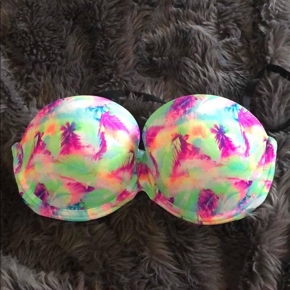 VS pink push up bra, can also be strapless. New.